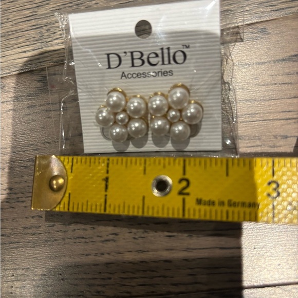 Elegant Pearl Cluster Earrings - Picture 4 of 8